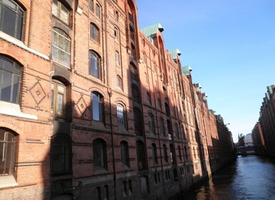 Hamburg: Speicherstadt & HafenCity 2-Hour Walking Tour