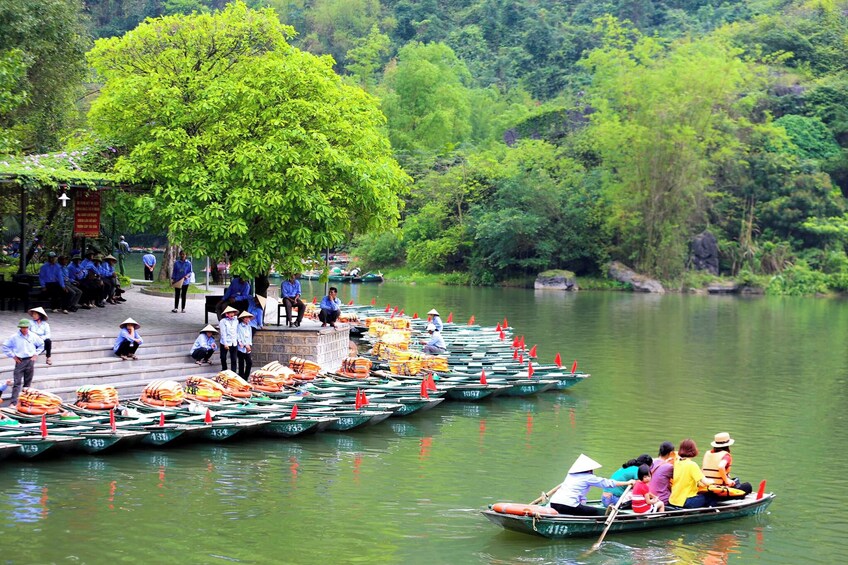 FULL-DAY DISCOVER ANCIENT HOA LU AND TRANG AN FROM HA NOI