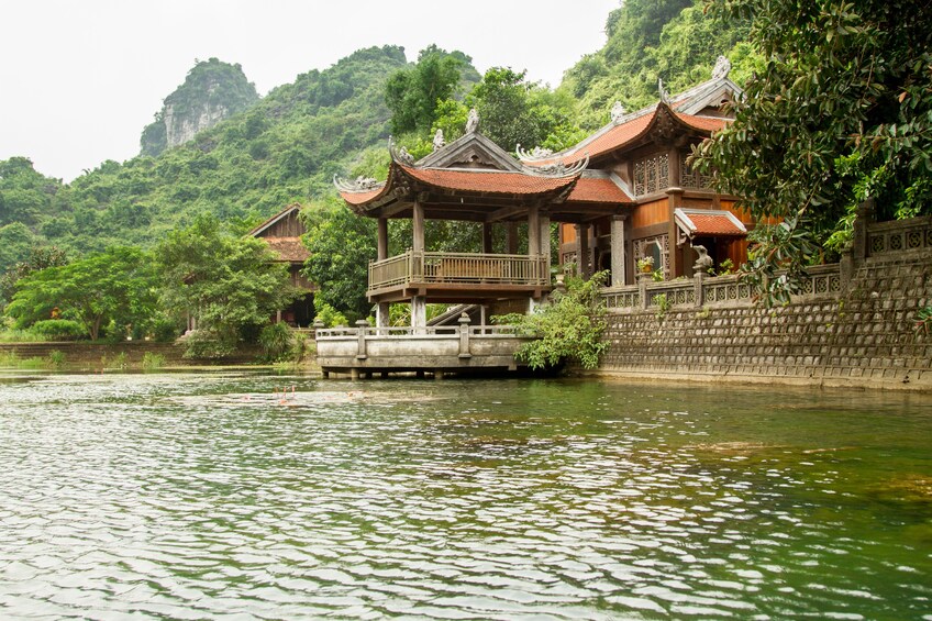 FULL-DAY DISCOVER ANCIENT HOA LU AND TRANG AN FROM HA NOI