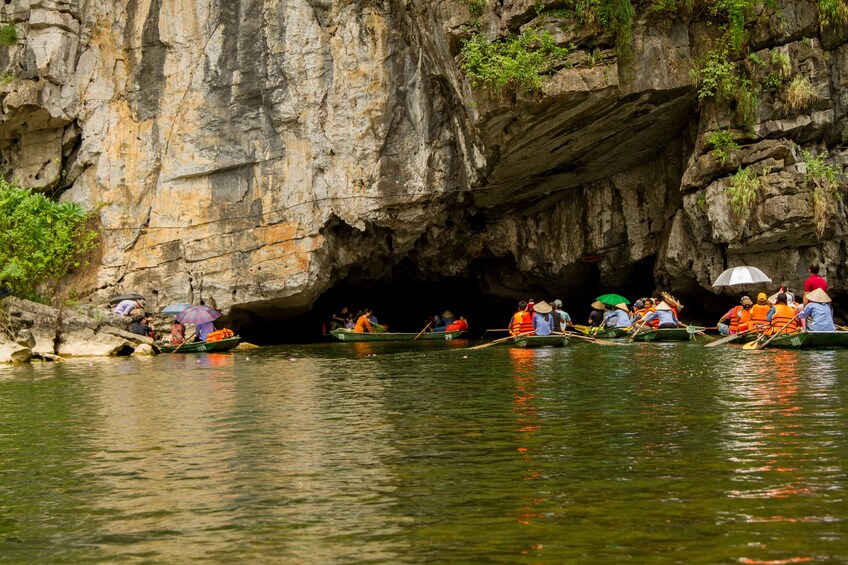 FULL-DAY DISCOVER ANCIENT HOA LU AND TRANG AN FROM HA NOI