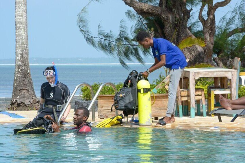 Scuba Diving Course for Beginners with Lunch in Zanzibar