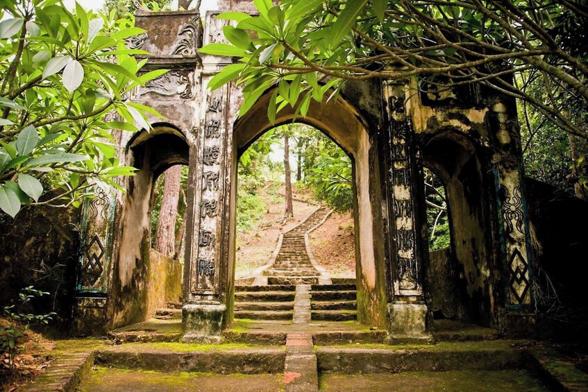 FULL-DAY SACRED YEN TU MOUNTAIN FROM HANOI