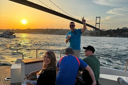 Sunset Yacht Cruise with Music and Wine