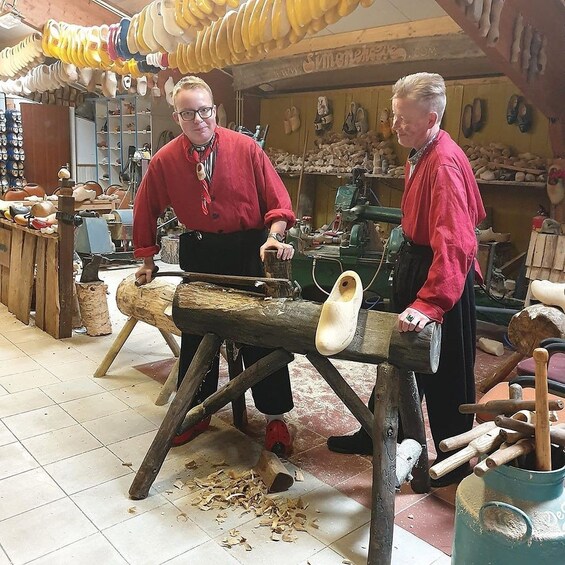Volendam: 2-Hour Clogmaking Workshop and Cheese Tour
