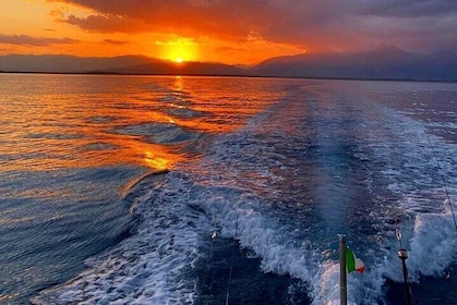 Sorrento Private Boat Tour at Sunset with Prosecco