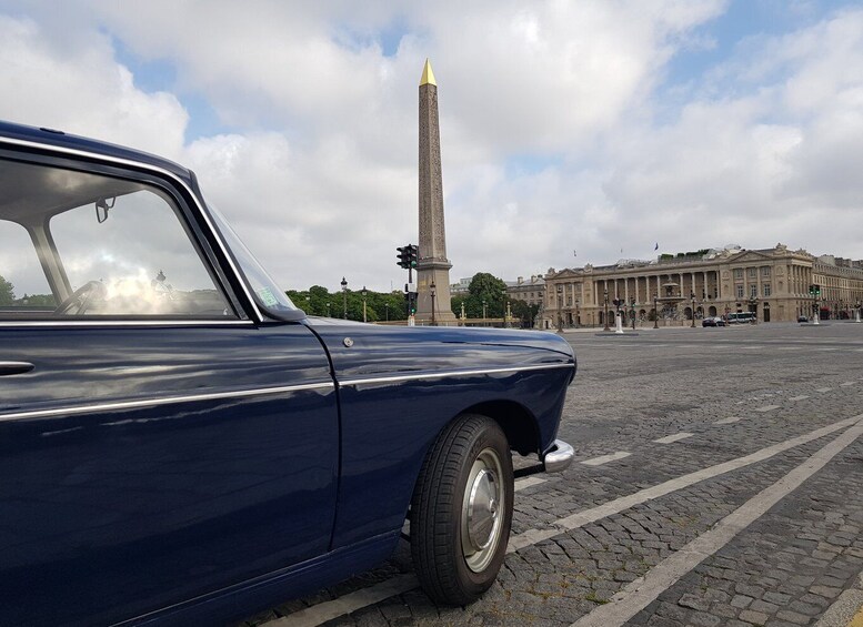 Picture 9 for Activity Paris: 1-Hour Tour in a Vintage Car