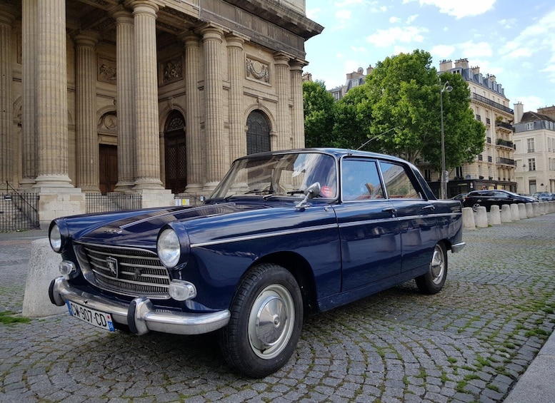 Picture 7 for Activity Paris: 1-Hour Tour in a Vintage Car