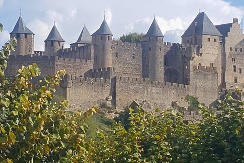 Carcassonne 's Medieval Walls: A Self-Guided Tour