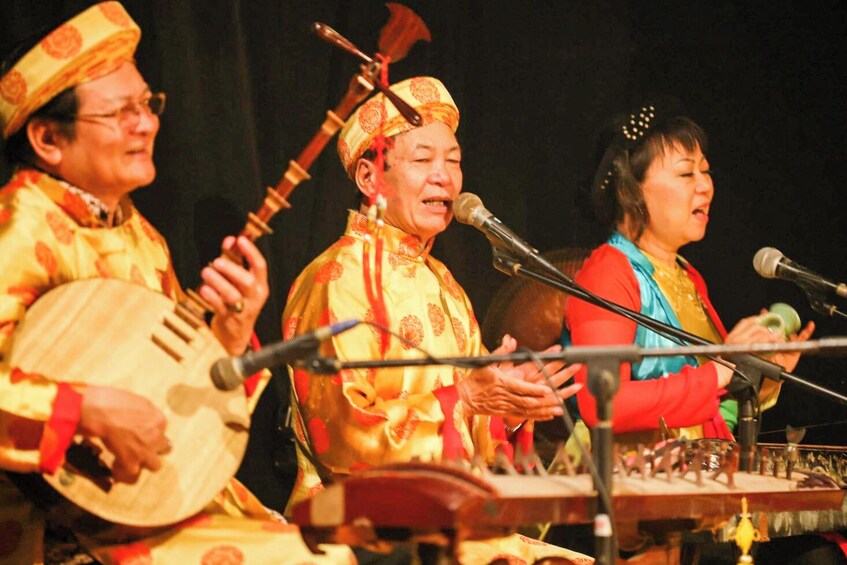 VIETNAMESE WATER PUPPET SHOW & DINNER IN HO CHI MINH CITY