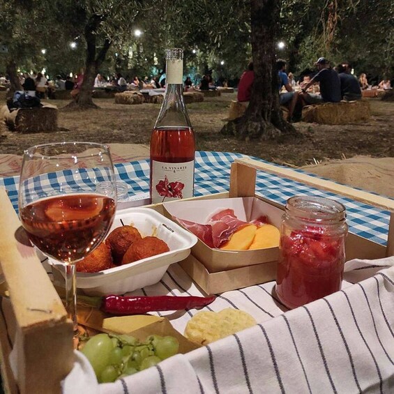 Santa Maria Imbaro: La Vinarte Picnic Under the Moonlight