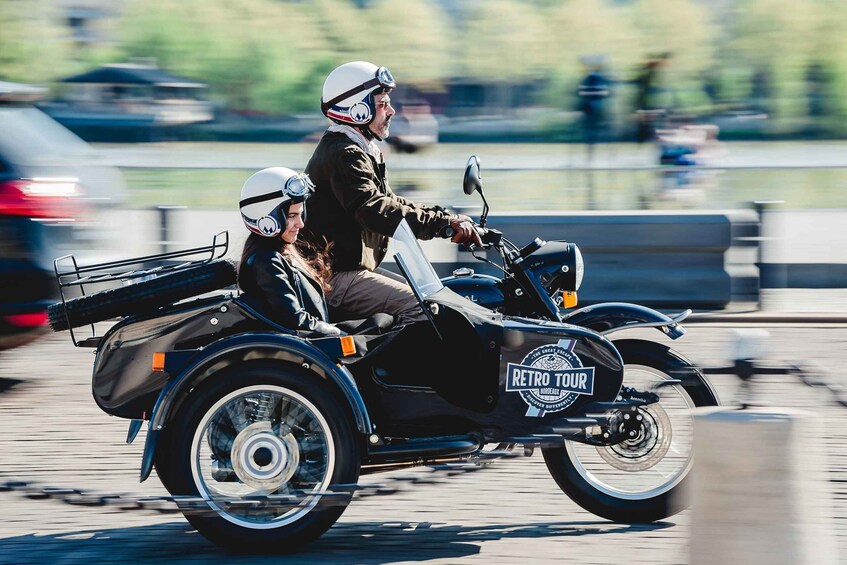 Picture 1 for Activity Bordeaux: Sightseeing by Side Car