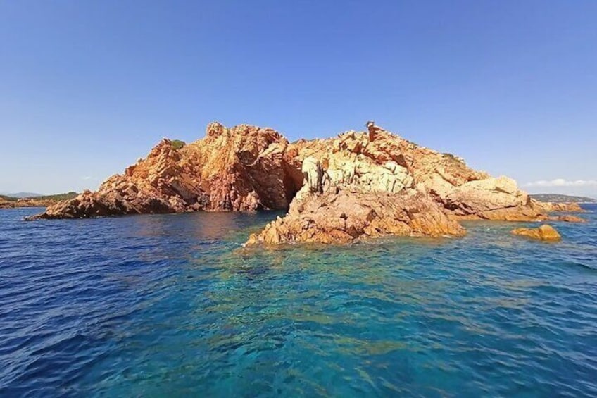 Tavolara : Mini Tour of the Archipelago from San Teodoro