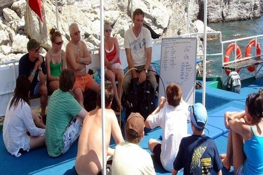 Kemer Scuba Diving Experience: Two Dives with Lunch 