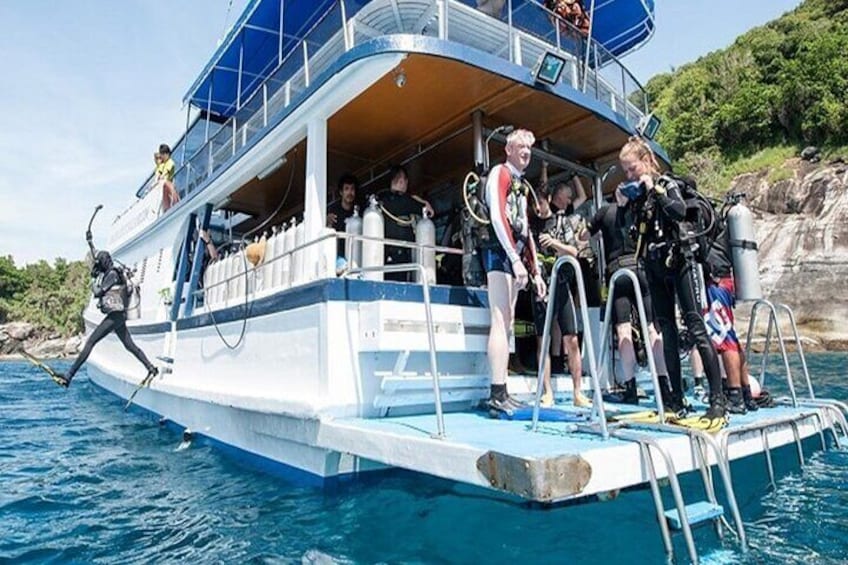 Kemer Scuba Diving Experience: Two Dives with Lunch 