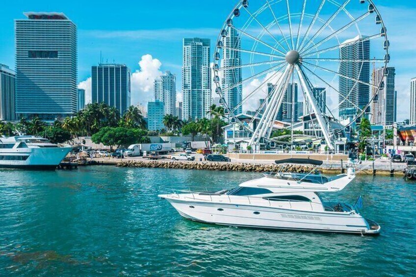 Luxury 60 Feet Yacht Rental for up to 13 People in Miami