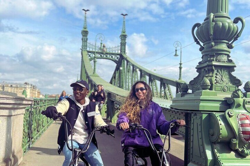 E-scooter Citadel and Liberty Statue tour