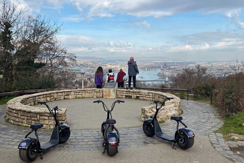 E-scooter Citadel and Liberty Statue tour