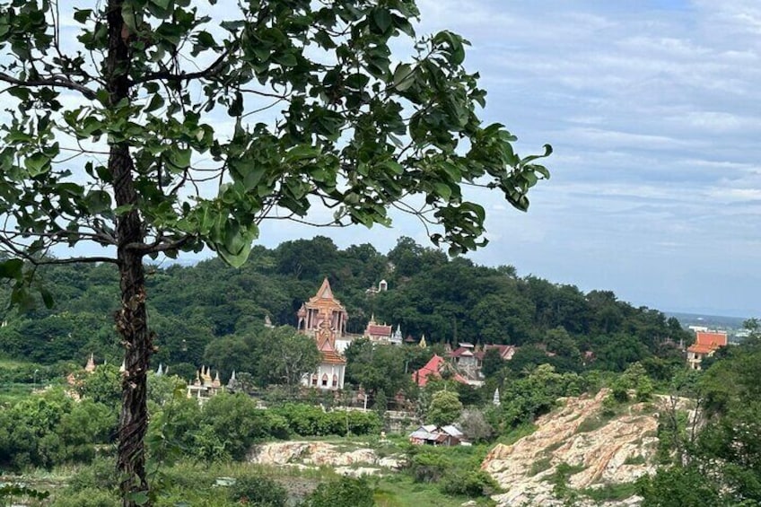 Oudong Mountain tour by Tuk Tuk/Car