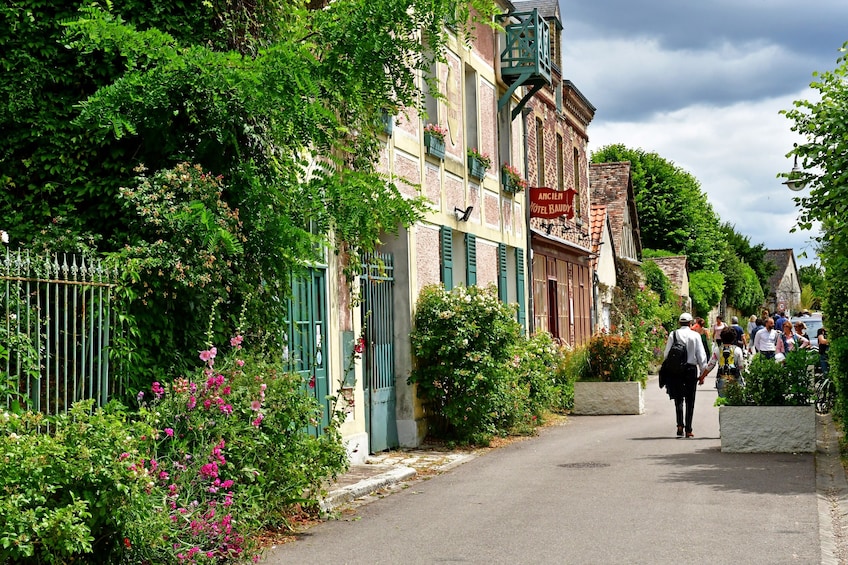 Half Day Tour to Giverny with Monet’s House and Gardens from Paris