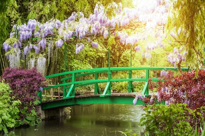 Half Day Tour to Giverny with Monet’s House and Gardens from Paris
