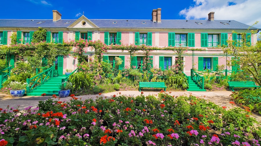 Half Day Tour to Giverny with Monet’s House and Gardens from Paris