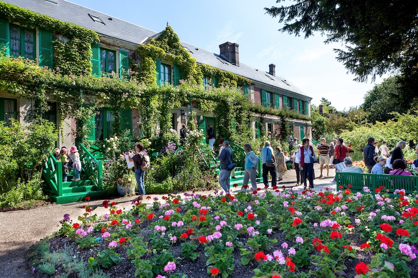 Half Day Tour to Giverny with Monet’s House and Gardens from Paris