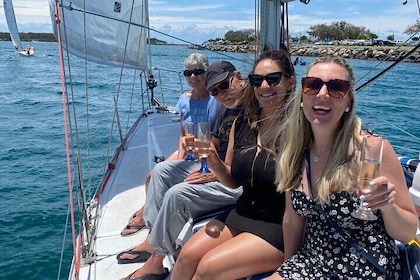 Afternoon Broadwater Sailing Cruise includes snacks and drinks