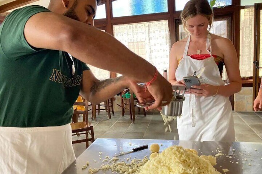 Amalfi Coast Cooking Class: Tiramisù Mozzarella & Pasta with Wine