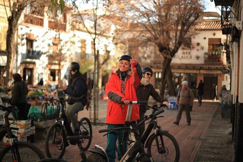 Granada Highlights Tour with Tapas Breaks by Electric Bike