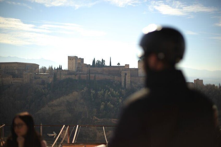 Granada Highlights Tour with Tapas Breaks by Electric Bike