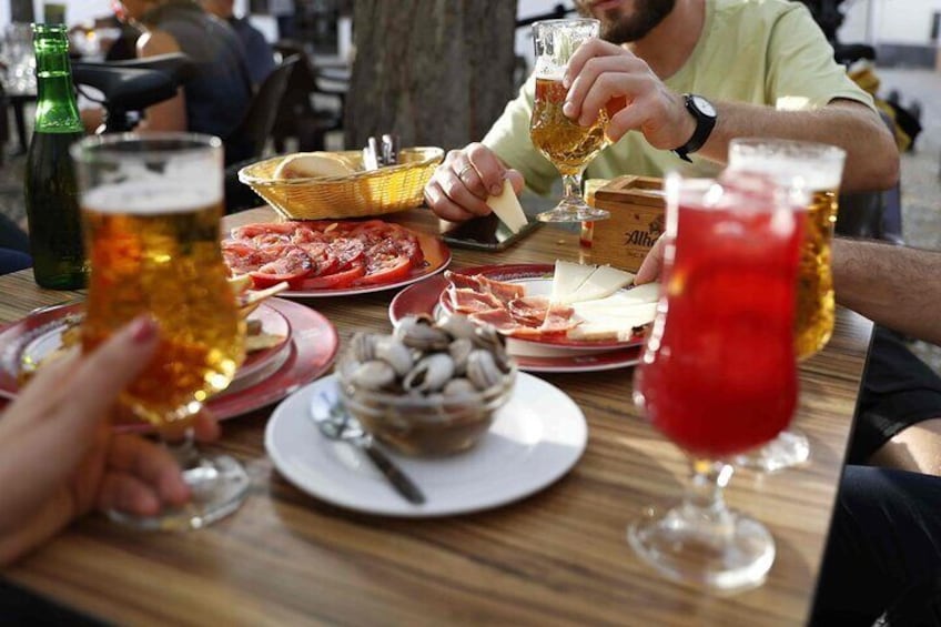 Granada Highlights Tour with Tapas Breaks by Electric Bike