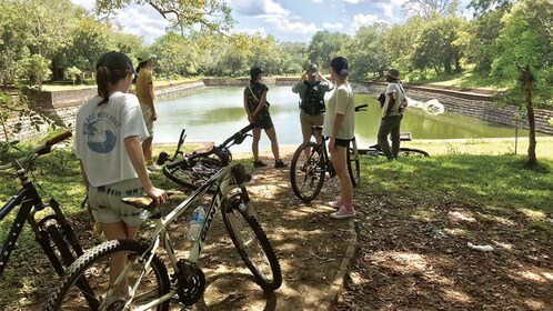 Anuradhapura: Private Half-Day Cycling Tour w/ Guide