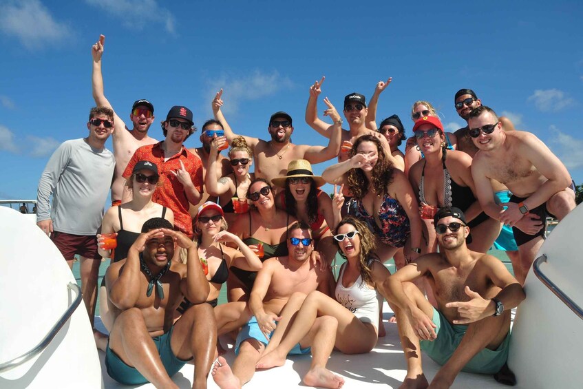 Punta Cana: Private Party Boat Cruise with Drinks and Snacks