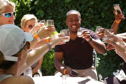 Mattituck: Long Island Private Guided Bike Tour & Tastings