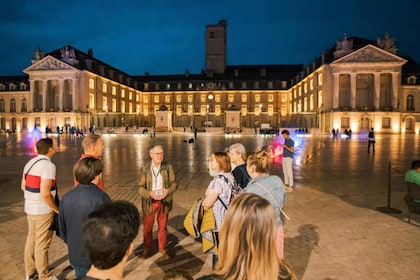 Dijon: Nighttime Tour in French