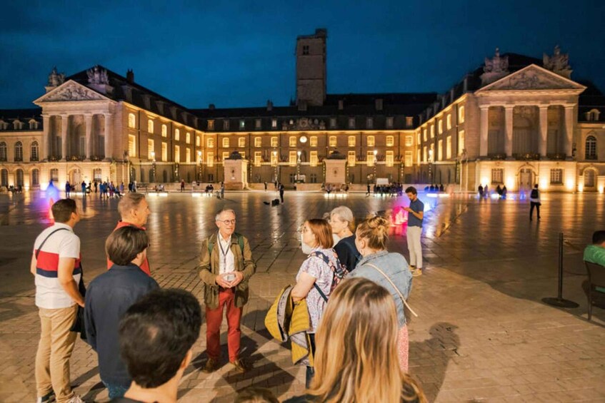 Dijon: Nighttime Tour in French