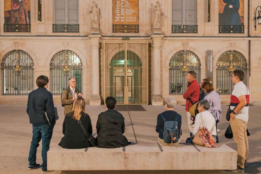 Picture 2 for Activity Dijon: Nighttime Tour in French