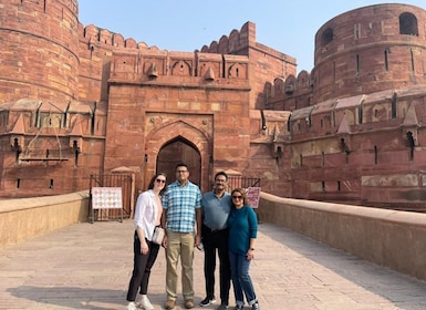 New Delhi: Privat dagstur i soluppgången till Taj Mahal med Entrane