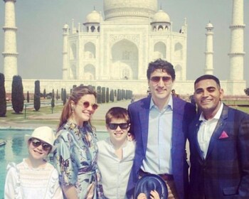 New Delhi:Private Sunrise Day Trip to Taj Mahal with Entrane