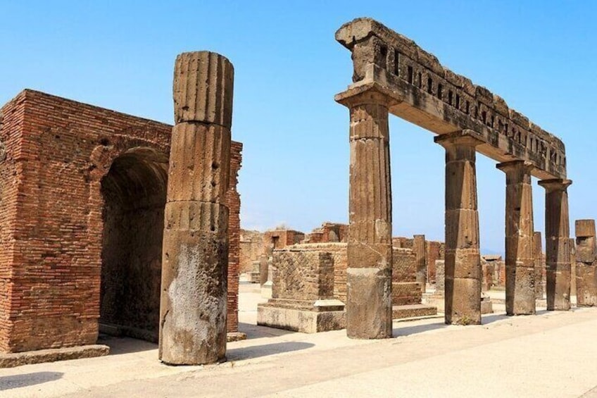 Amalfi Coast, Sorrento and Pompeii in One Day from Naples
