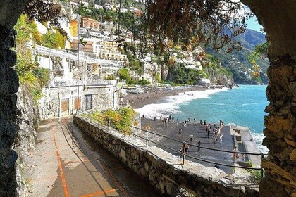 Amalfi Coast, Sorrento and Pompeii in One Day from Naples