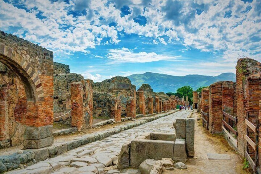 Amalfi Coast, Sorrento and Pompeii in One Day from Naples