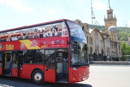 Tbilisi: Hop-On Hop-Off Discovery Bussikierros