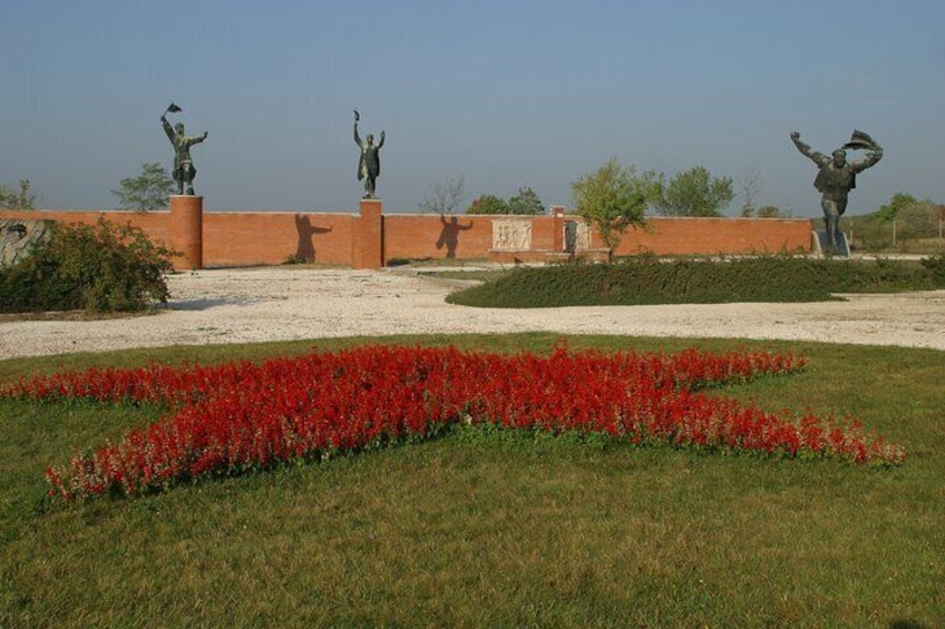 Official Memento Park Admission with Guided Tour