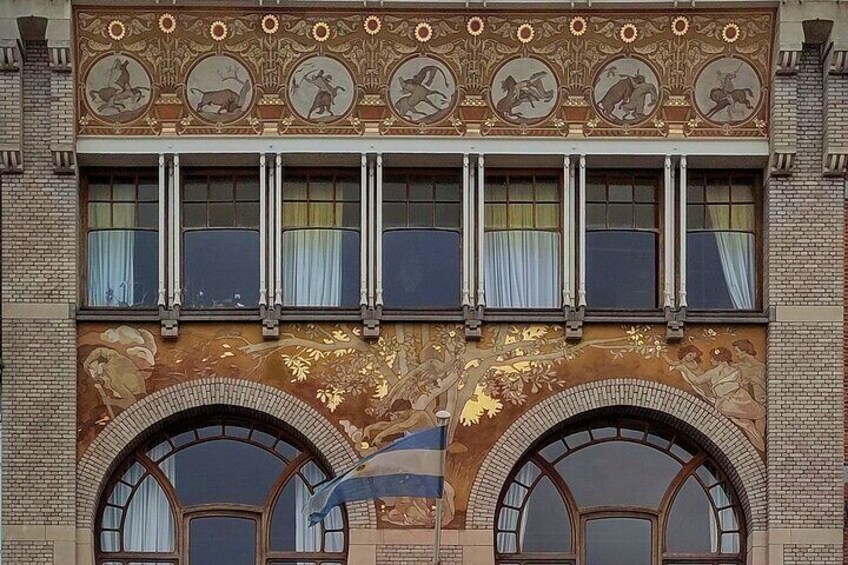 2-Hour Walking Tour in Brussels: Fall and Rise of Art Nouveau
