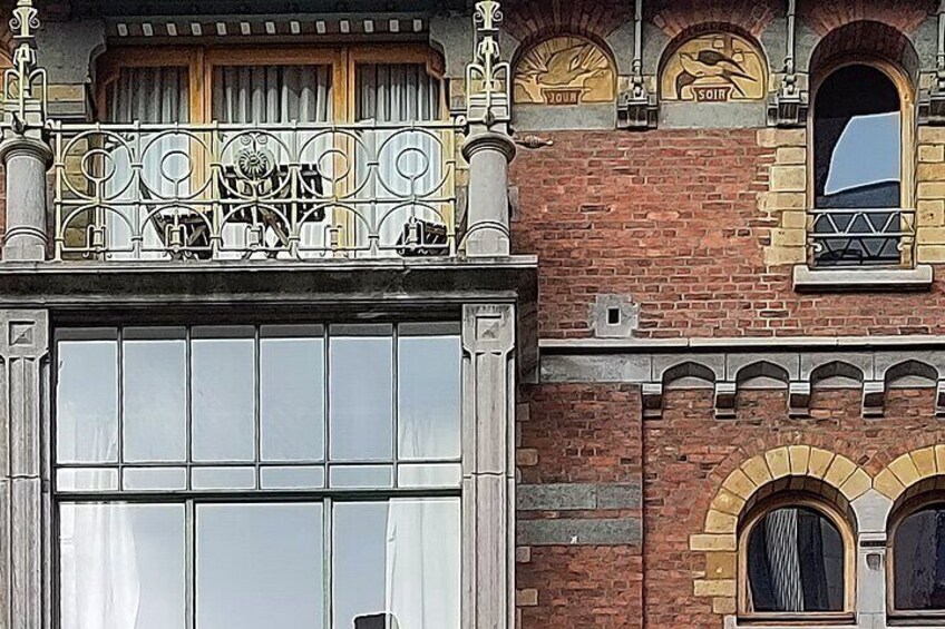2-Hour Walking Tour in Brussels: Fall and Rise of Art Nouveau