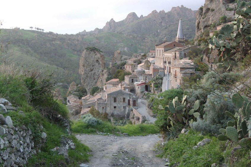 Picture 4 for Activity Pentedattilo: Ghost Town Private Walking Tour