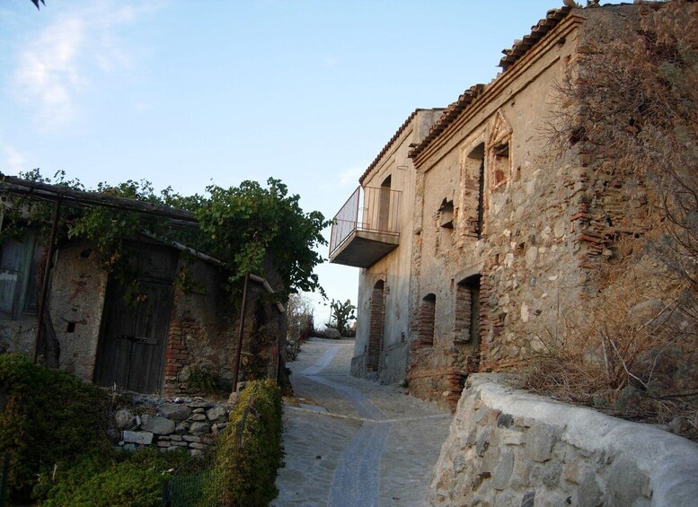 Picture 3 for Activity Pentedattilo: Ghost Town Private Walking Tour