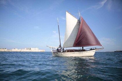 Ortigia: Excursión en Velero a Plemmirio con Aperitivo