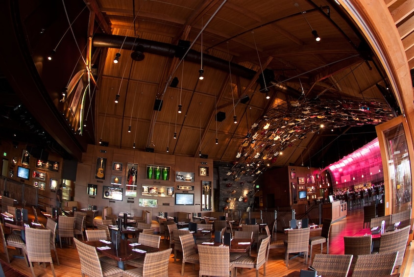 Dining at Hard Rock Cafe Honolulu with Priority Seating